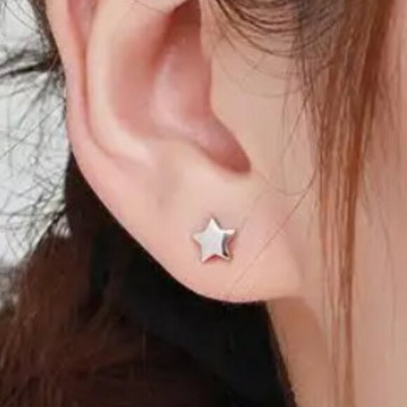 Silver Star Stud Earrings. 925 Sterling Silver. #1115 - Picture 1 of 5